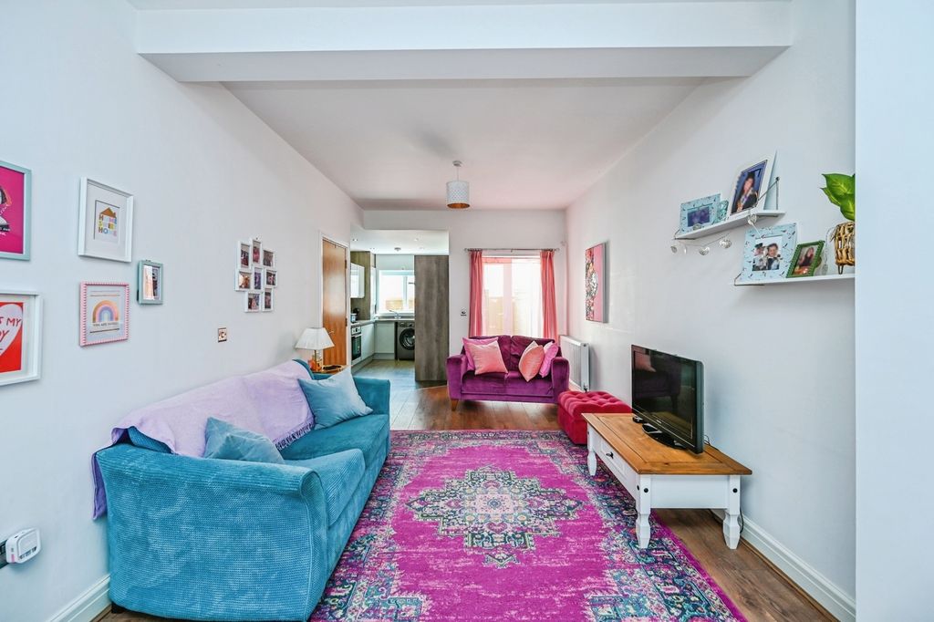 Property photo 3 of 15 Pbox-Img.Jpg