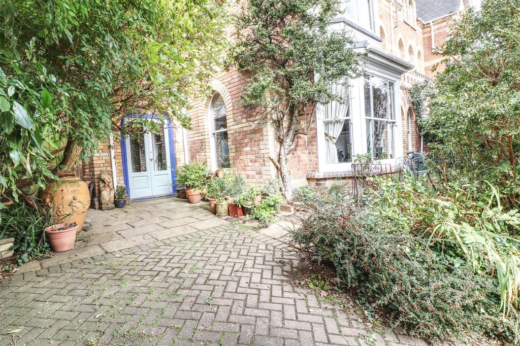Property photo 2 of 34 2 - Picture No. 37