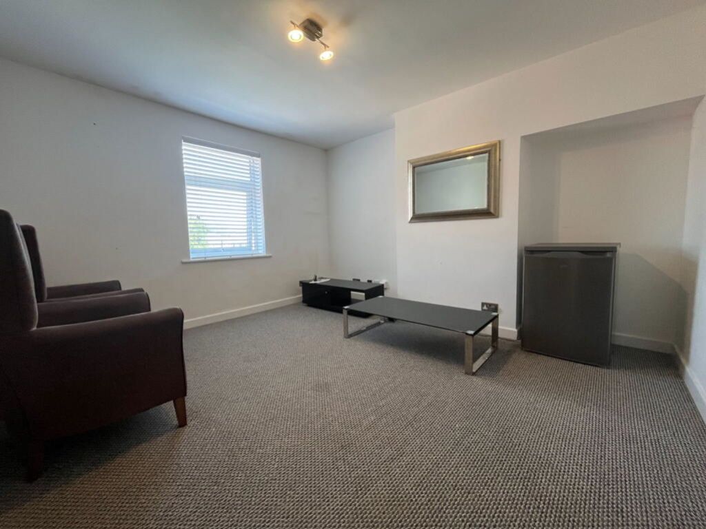 Property photo 1 of 5 Flat 3, 13 Monson Lounge