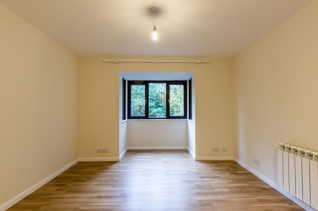 Property photo 3 of 10 Lounge (Example)