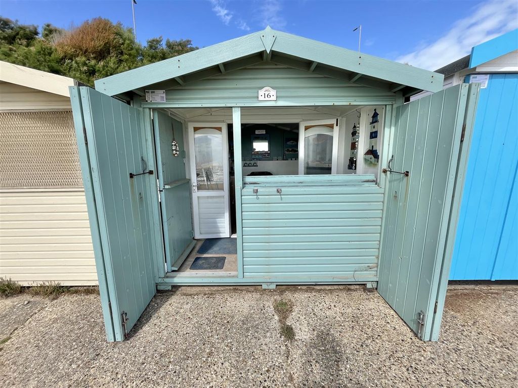 Property photo 1 of 9 Beach Hut