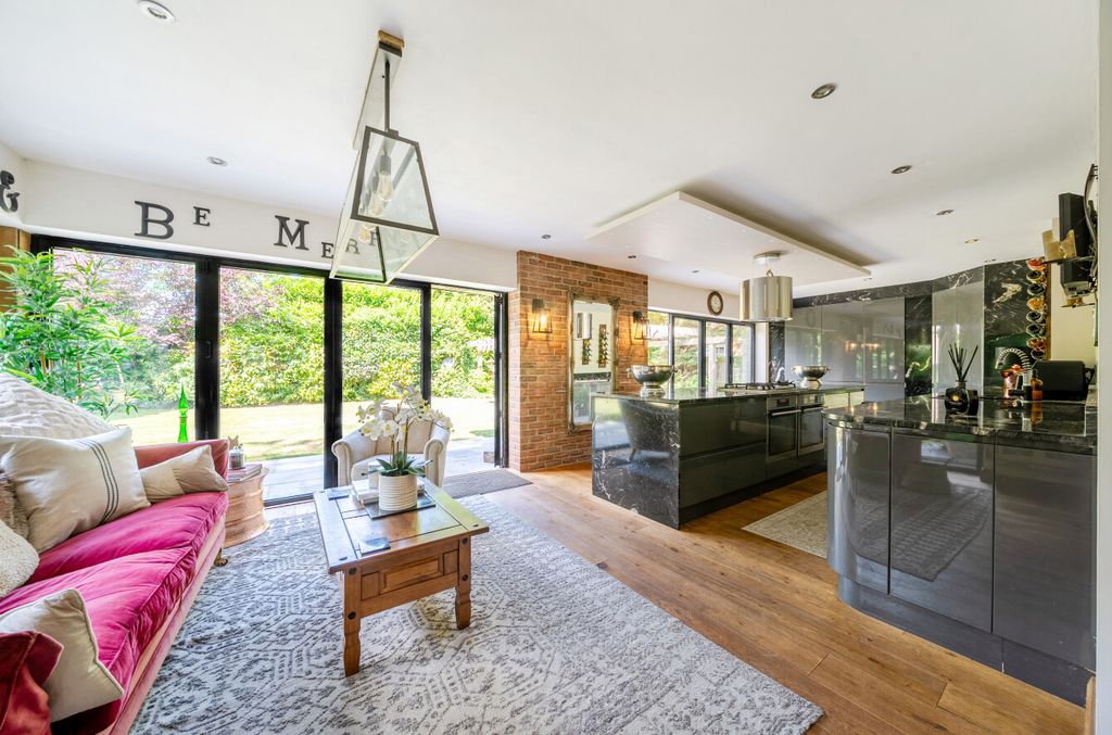 Property photo 2 of 30 1301725-21-683d83...
