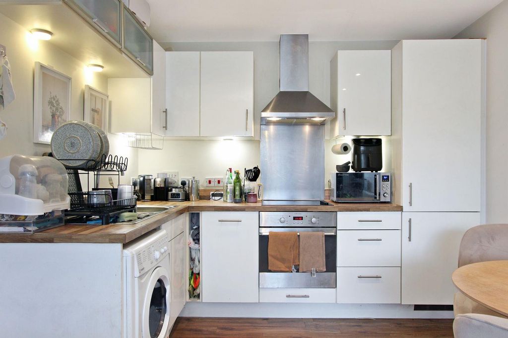 Property photo 3 of 11 A3Bdks1G.Jpeg