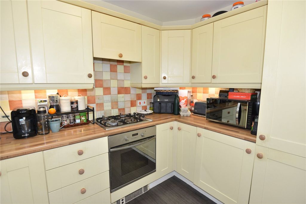 Property photo 2 of 10 Kitchen