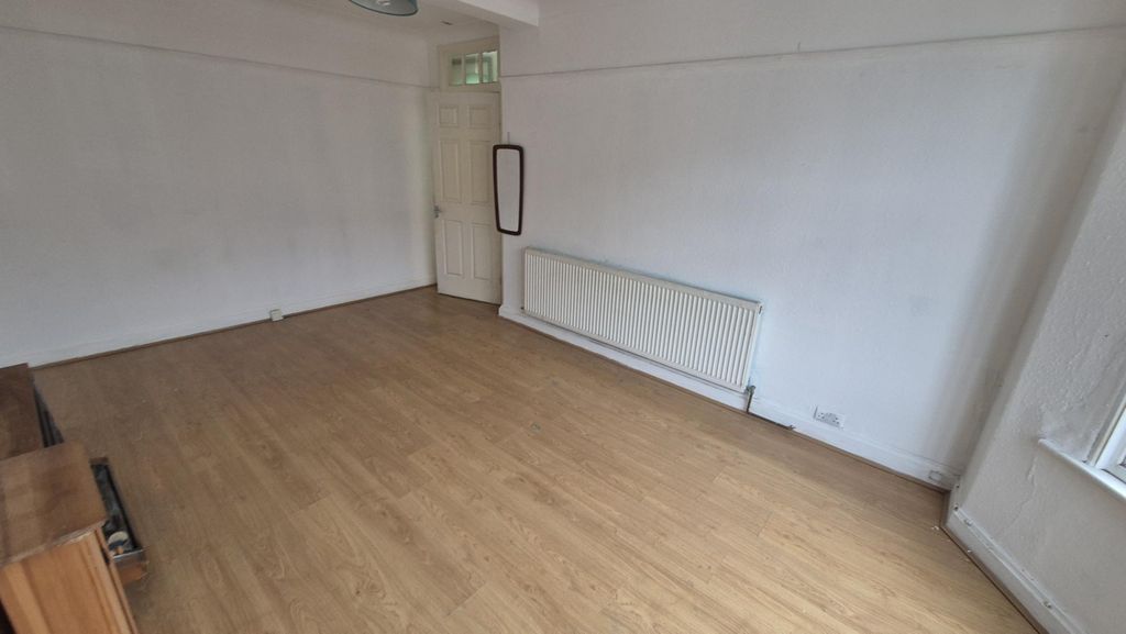 Property photo 3 of 11 Gallery