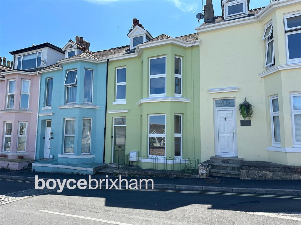 Property photo 1 of 19 Berry Head Road