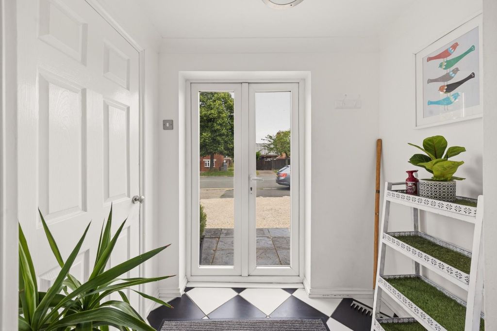 Property photo 2 of 31
