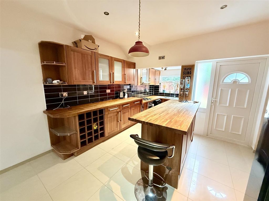 Property photo 3 of 13 Tempimagezmk9Qn.Jpg