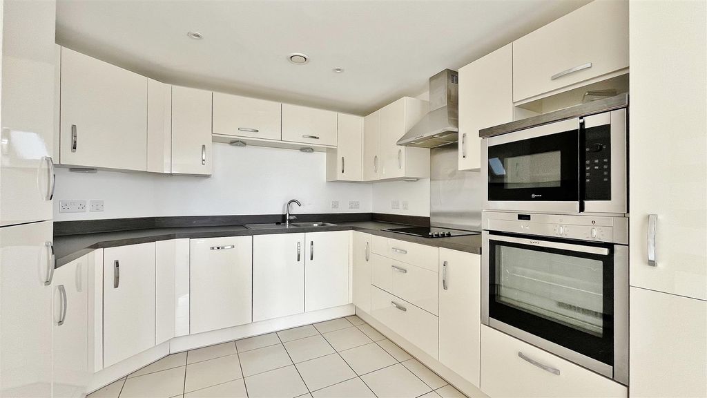 Additional image 10 of 2 bed property for saleVictoria Gardens, Hadleigh Road, Frinton-On-Sea CO13