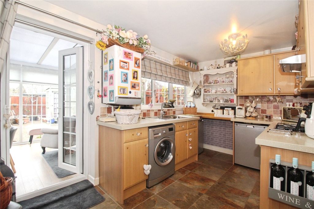 Property photo 3 of 15 Kitchen