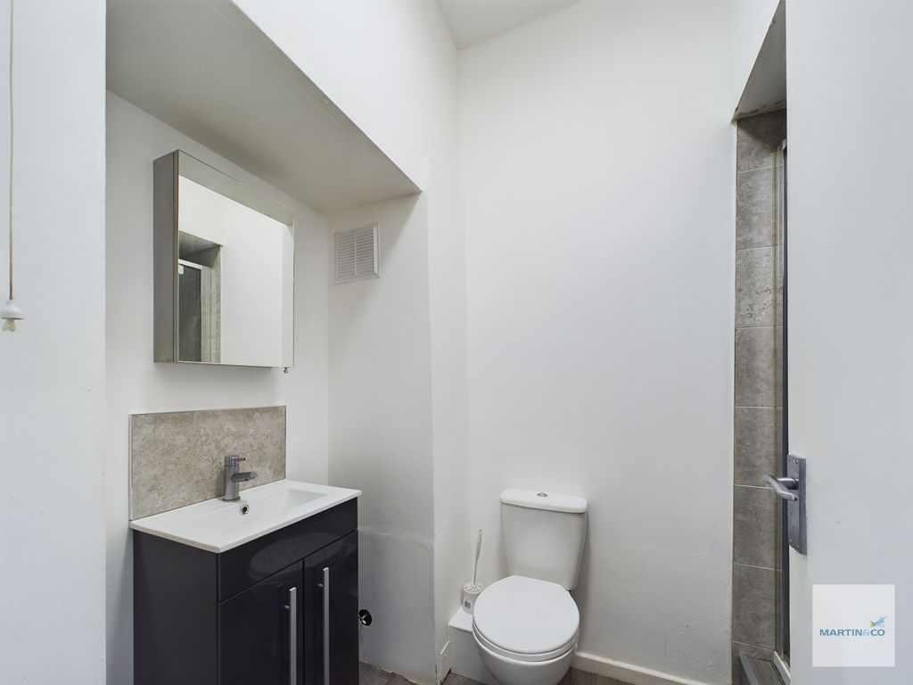 Property photo 3 of 8 Cam03394G0-Pr0069-Still006