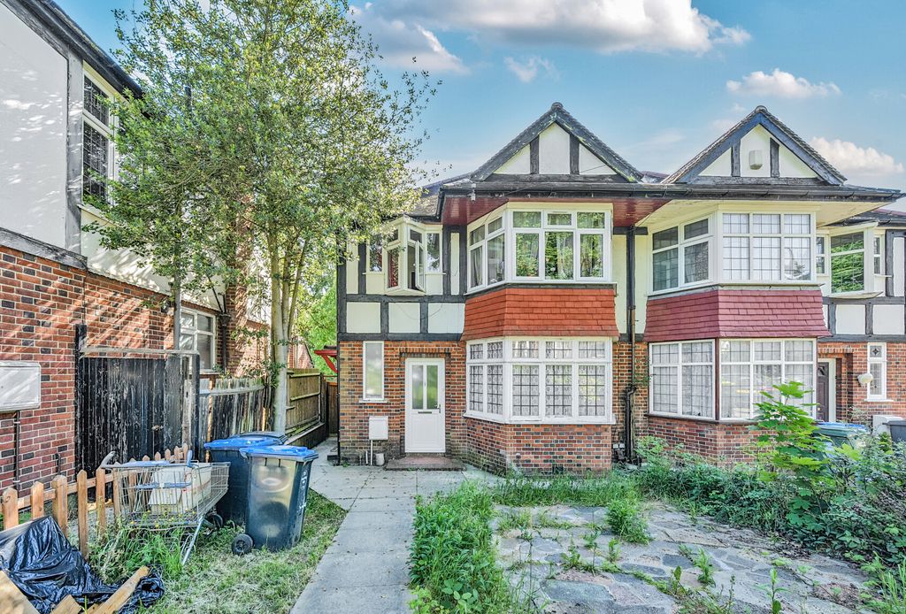 Property photo 2 of 9 1298372-25-682c43...
