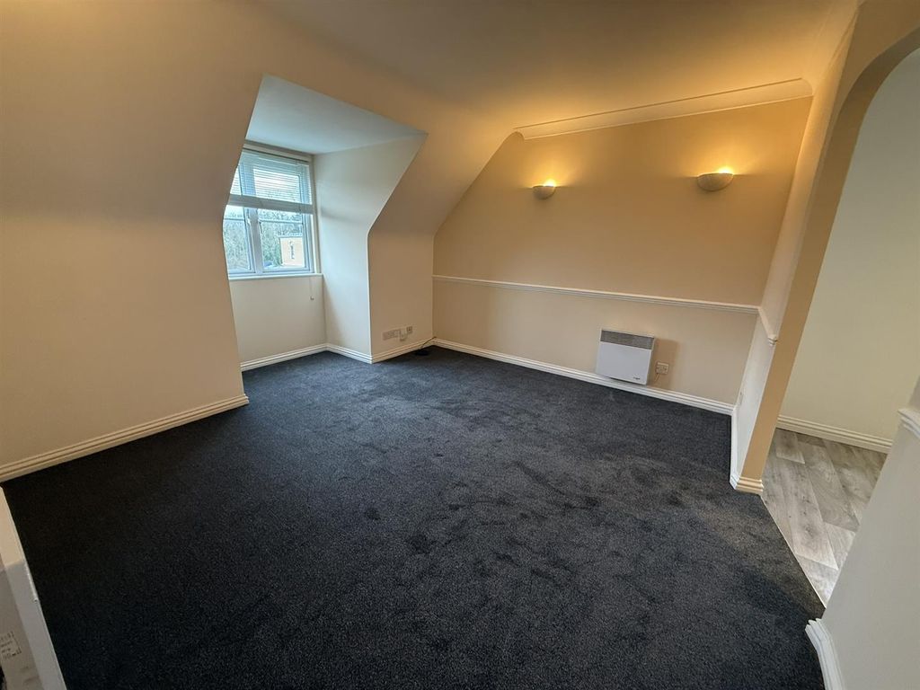 Property photo 3 of 6 Lounge