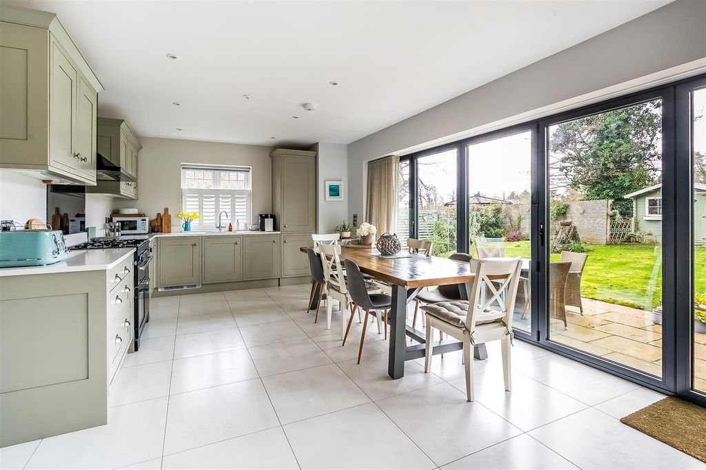 Property photo 2 of 33 1B-Roebuck-Close-2.Jpg