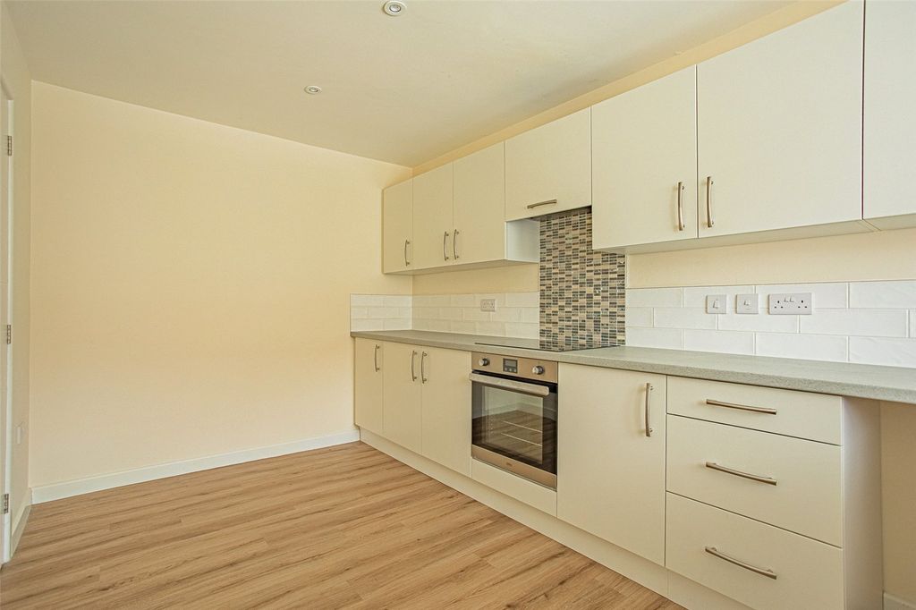 Property photo 2 of 17 Picture No. 15