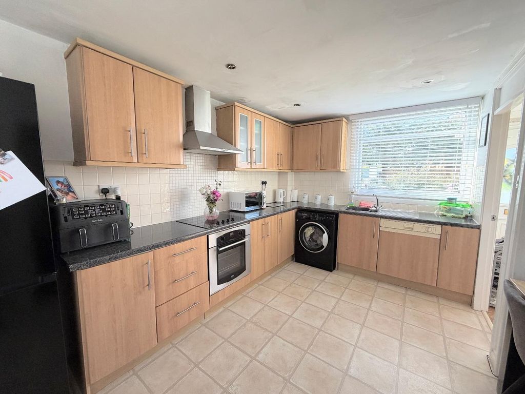 Property photo 3 of 6 Dining Kitchen