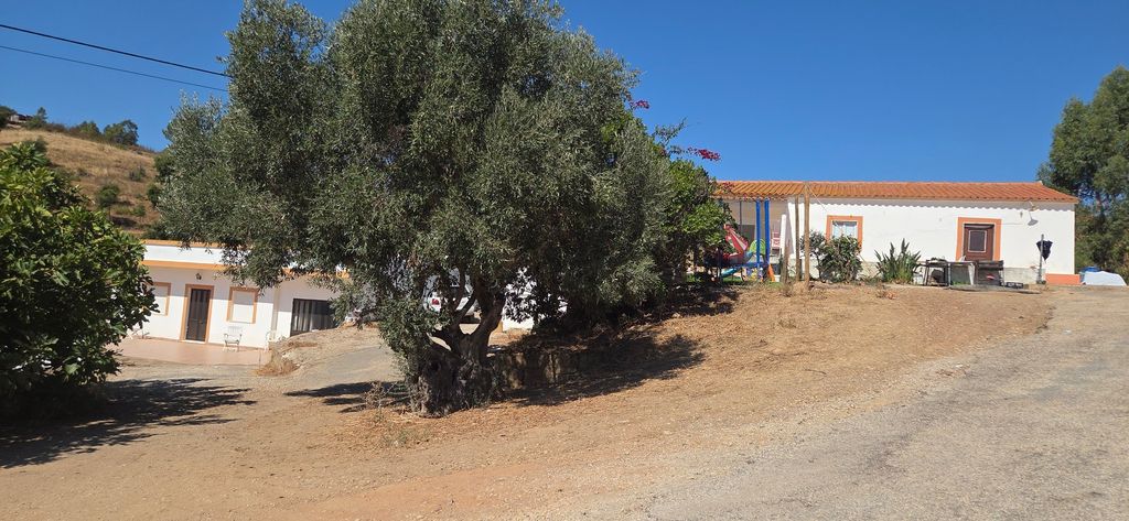 Property photo 1 of 16 Quinta Located 1 Km From Silves Town Center With Tourism Expansion Potential