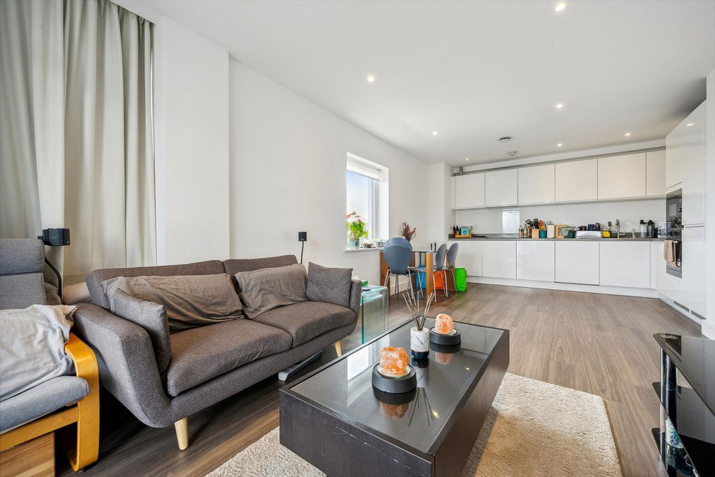 Property photo 2 of 14 Image