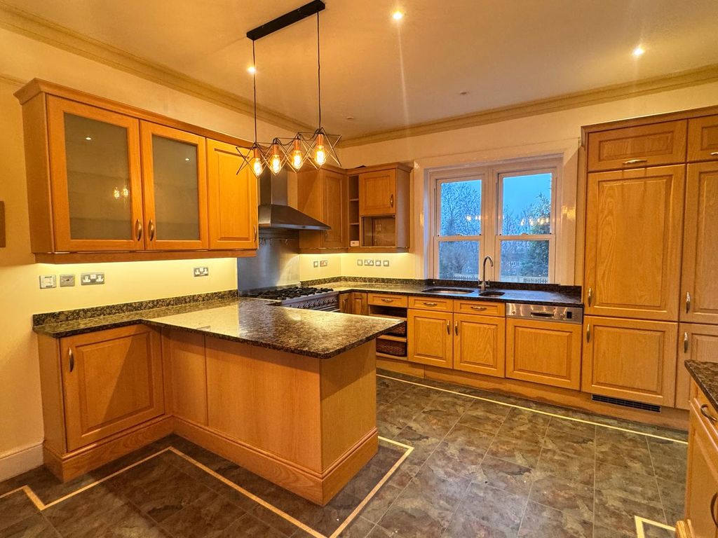 Property photo 3 of 24 Gallery