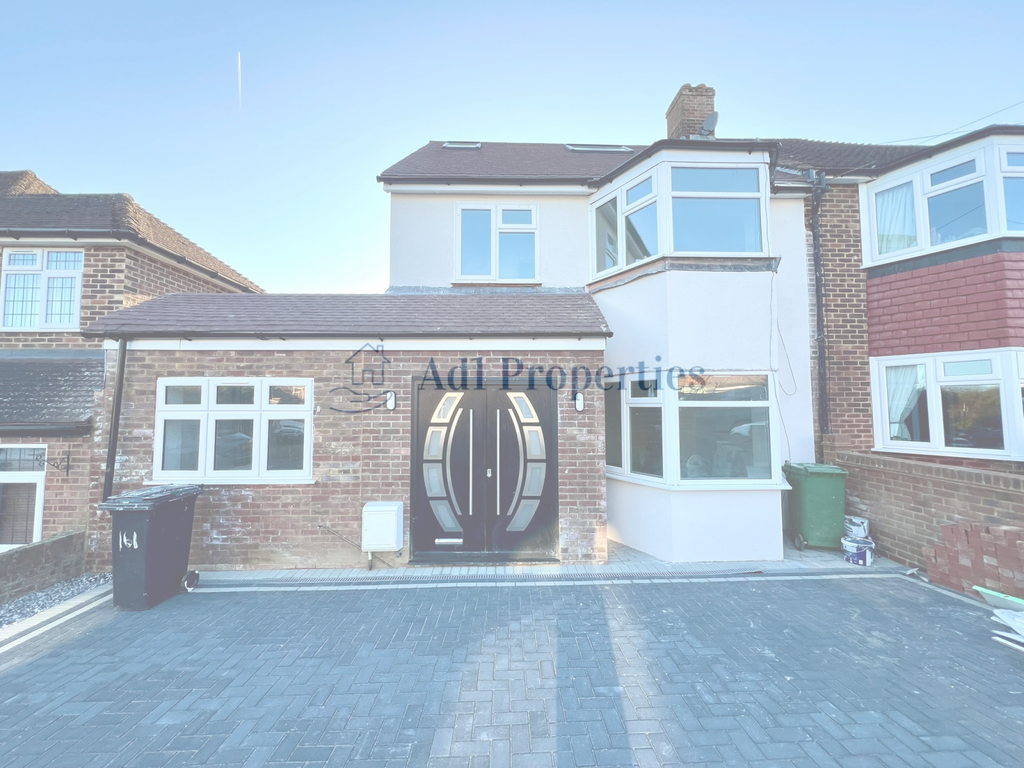 Property photo 1 of 23 5/6 Bedroom Semi Detached House Available To Let In Epsom