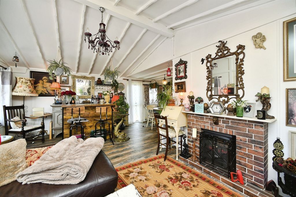 Property photo 3 of 20