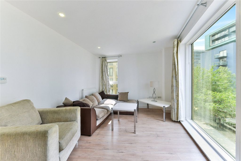 Property photo 2 of 8 Reception Room