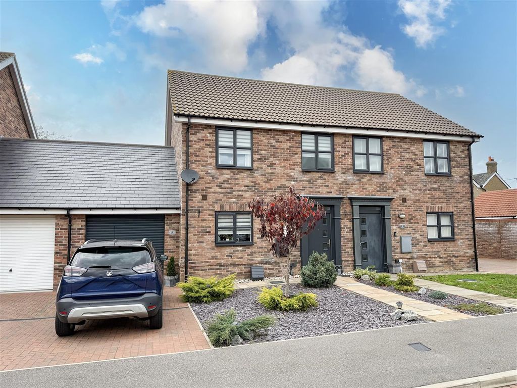 Property photo 1 of 27 Outside - Front