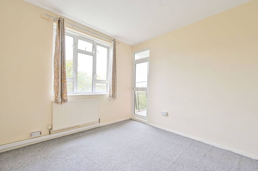 Property photo 3 of 12