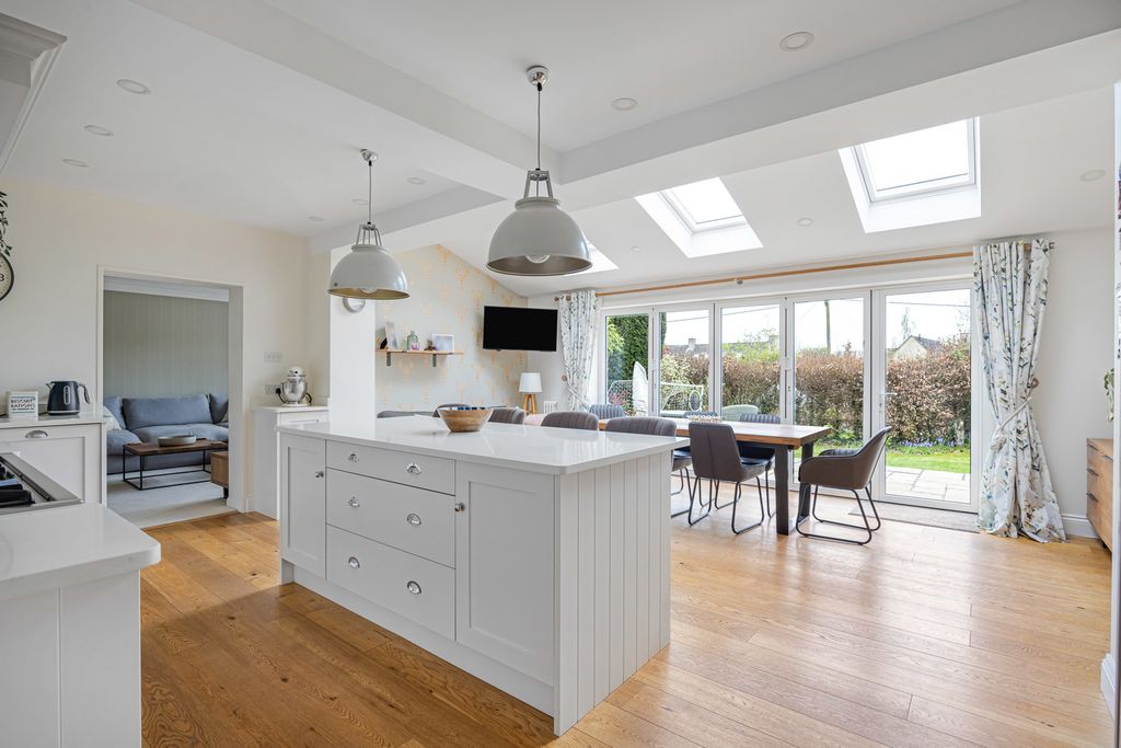 Property photo 3 of 27 Kitchen/ Dining Room
