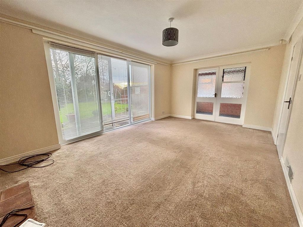 Property photo 2 of 23 Lounge