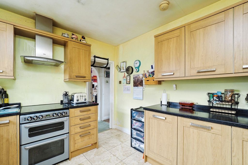 Property photo 2 of 17 Kitchen
