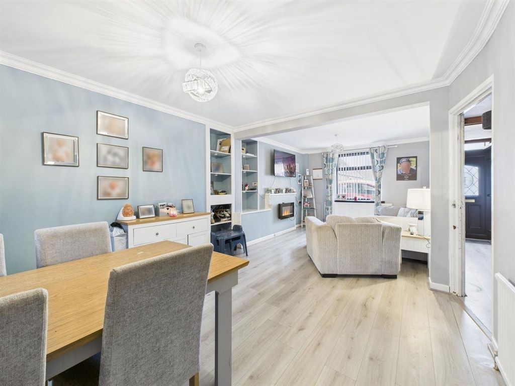 Property photo 3 of 17 Cam05474G0-Pr0050-Still002.Jpg