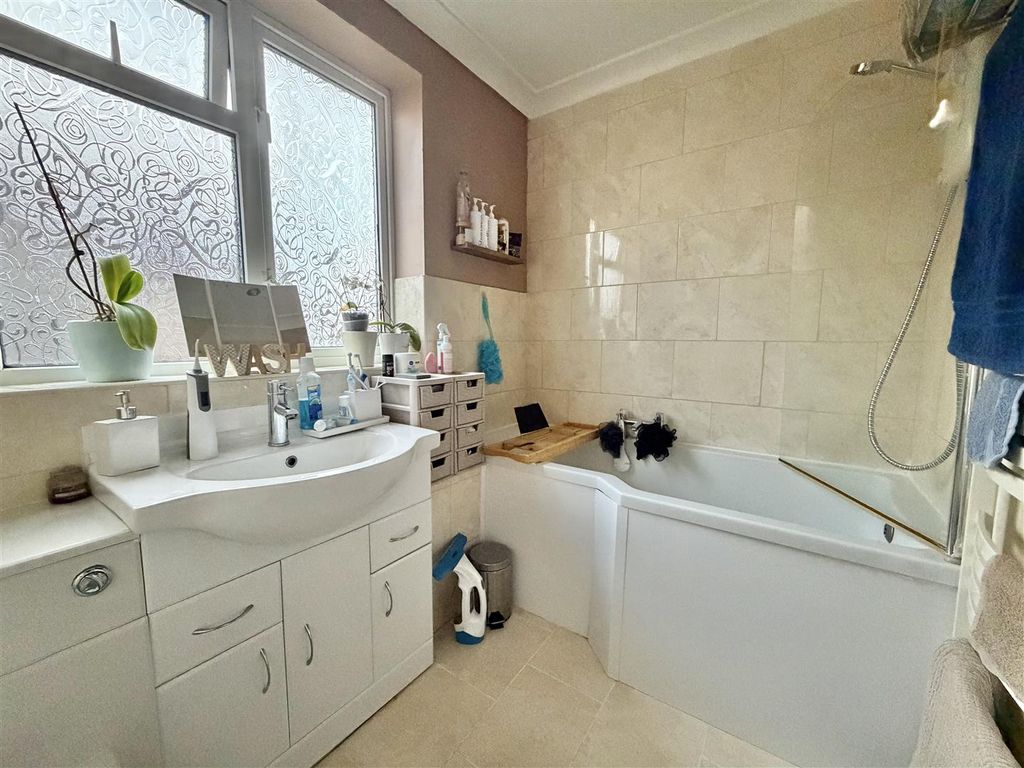Property photo 3 of 15 Bathroom
