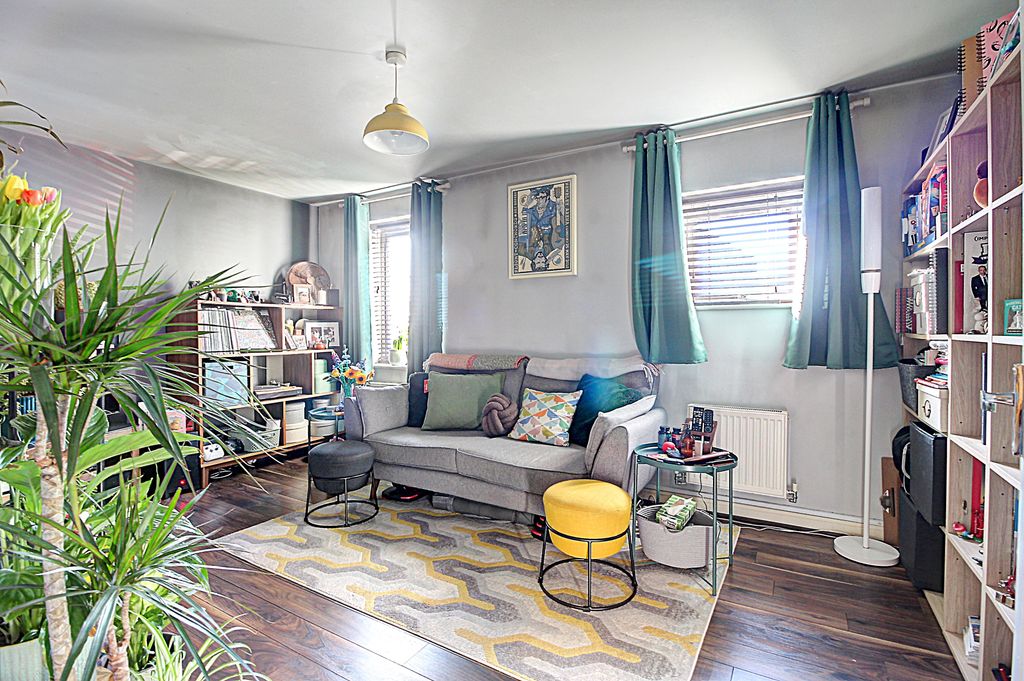 Property photo 2 of 10 Lounge