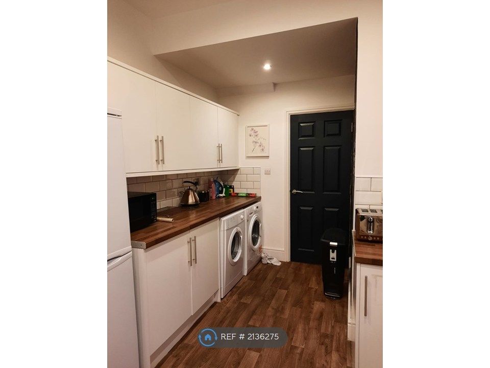 Property photo 3 of 6 Kitchen