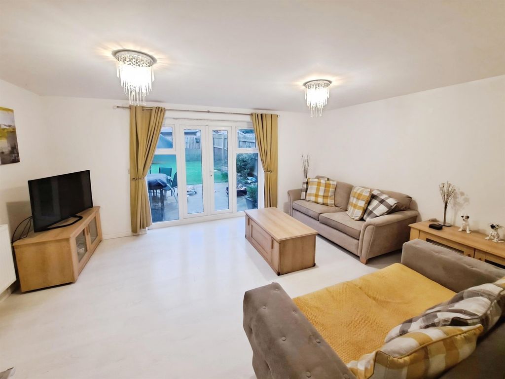 Property photo 3 of 9