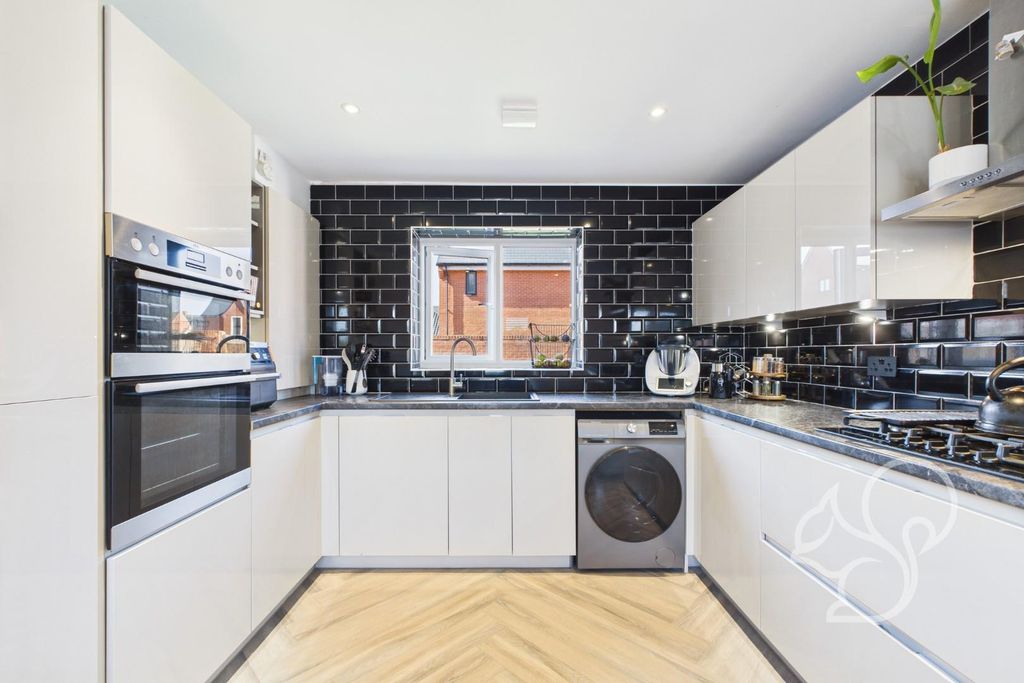 Property photo 3 of 21 Cam01659G0-Pr0524-Still003.Jpg