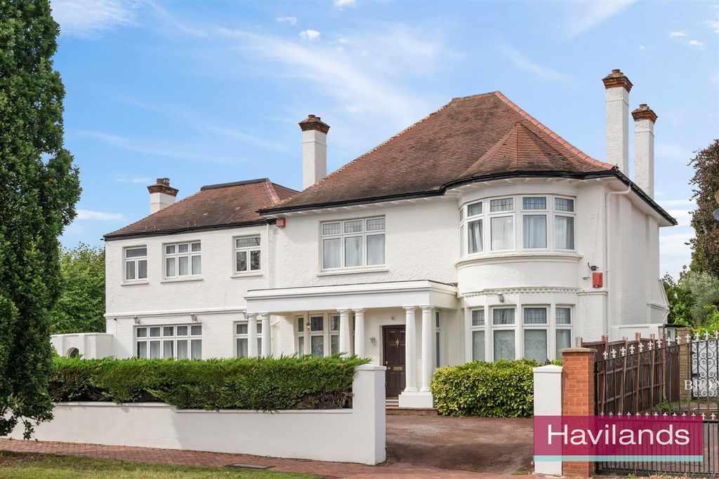 Property photo 1 of 22 Broad Walk-2.Jpg