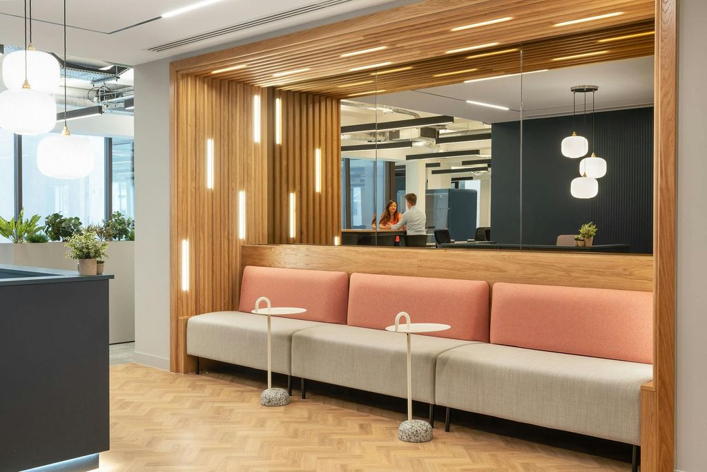 Property photo 3 of 14 0524048Oldjewryaislimited28.Jpg