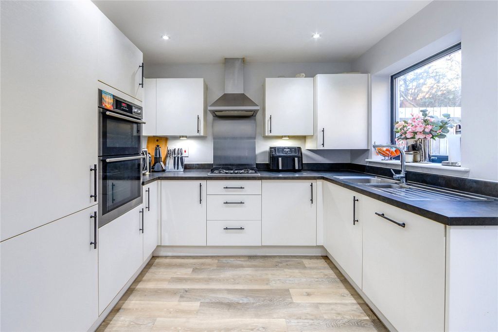 Property photo 3 of 30 Picture No. 10