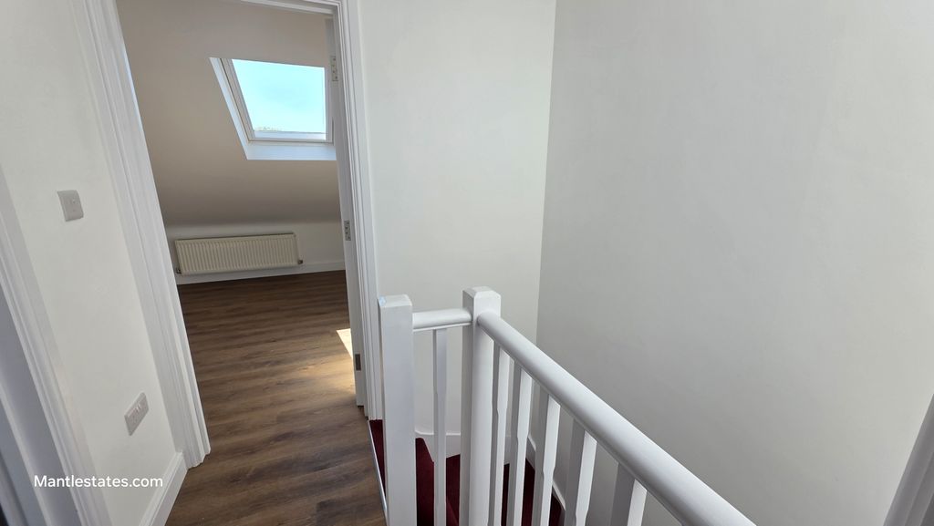 Property photo 3 of 11 Top Floor Landing