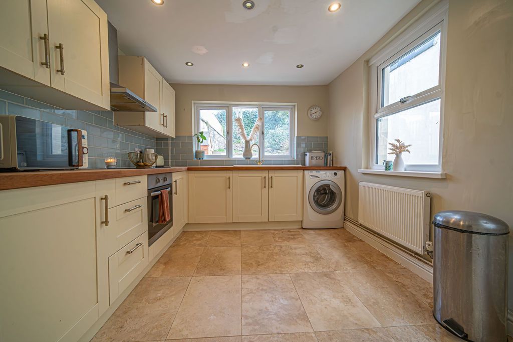 Property photo 3 of 23