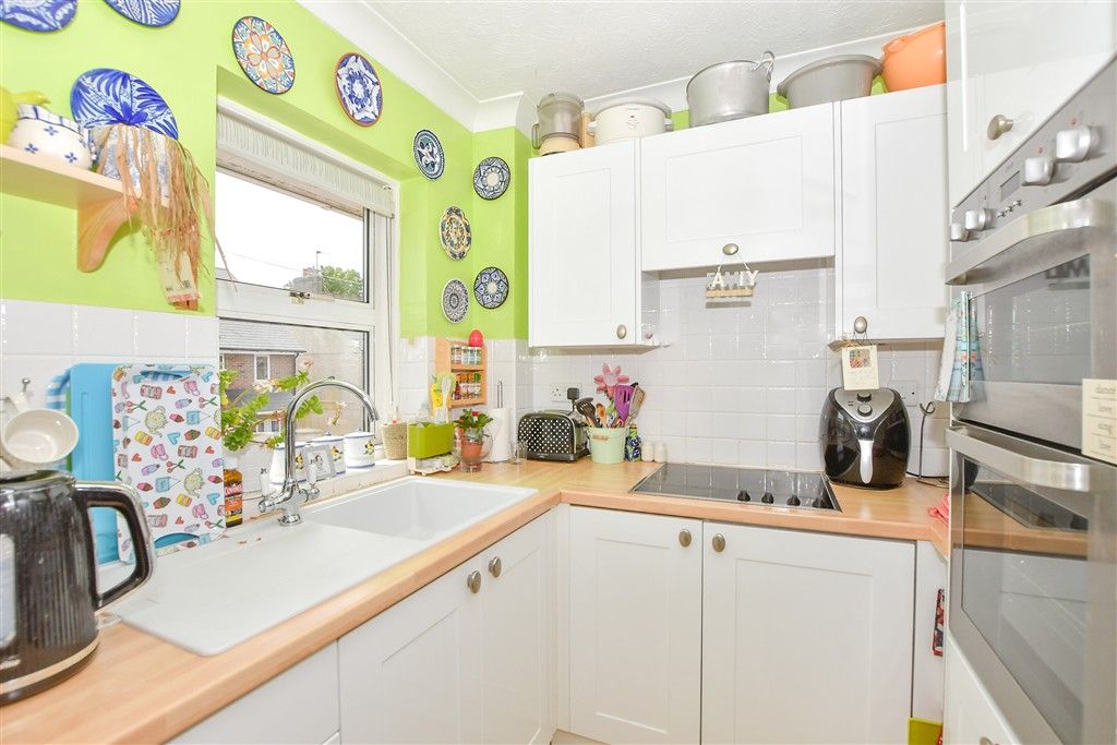 Property photo 3 of 8 Kitchen