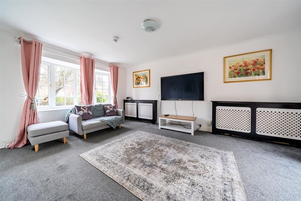Property photo 2 of 32
