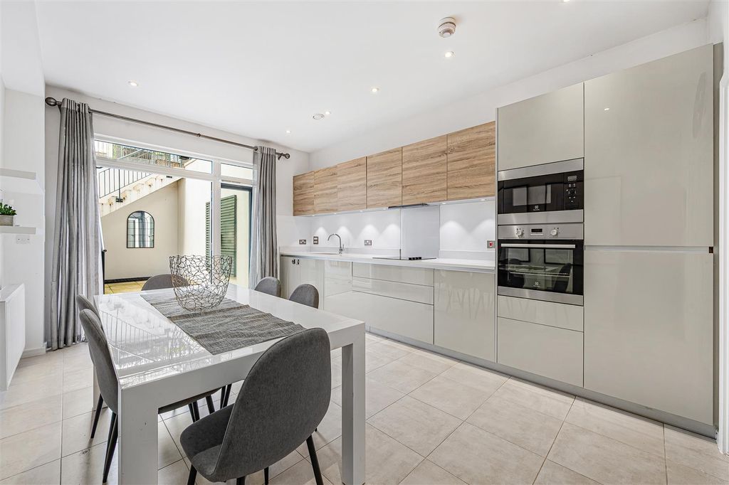 Property photo 3 of 23 1B Palmerston Road.9.Jpg
