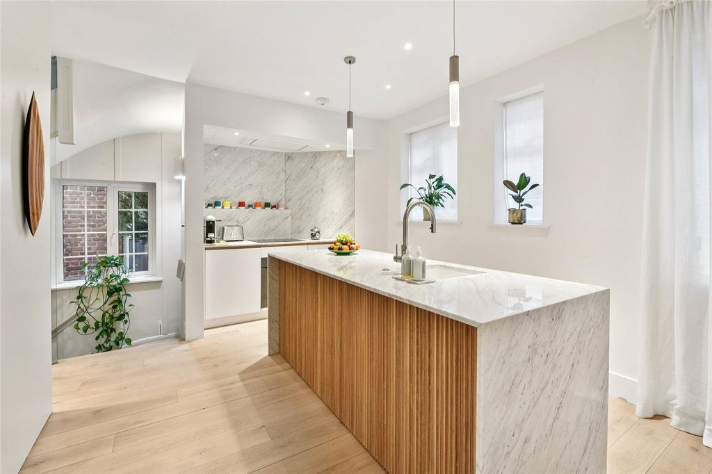 Property photo 3 of 14 Kitchen