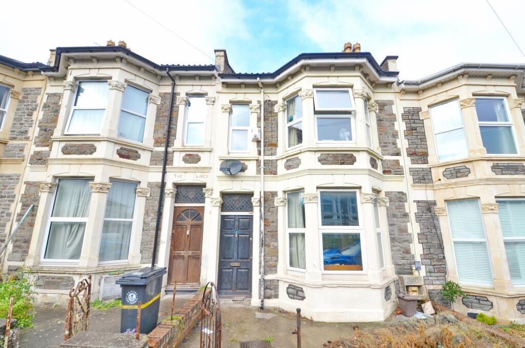 Property photo 1 of 6 A Charming Terraced House With Classic Bay Windows...