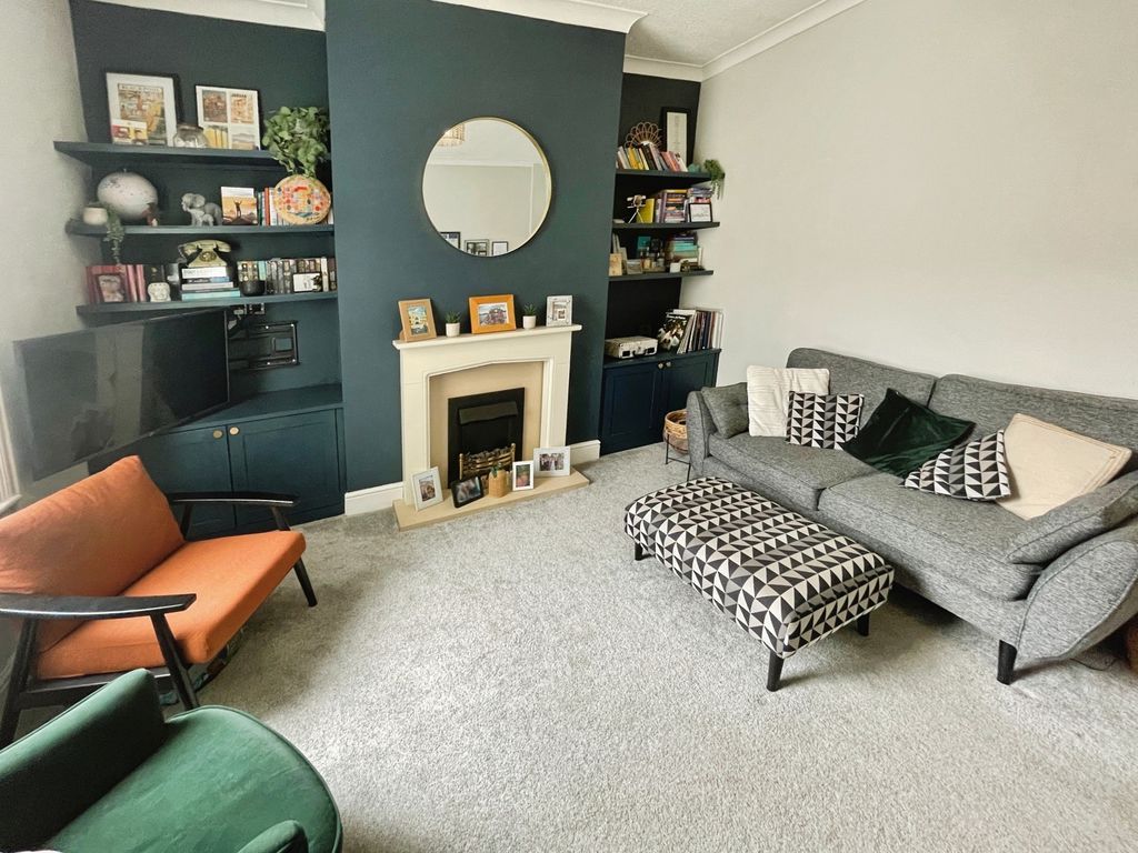 Property photo 2 of 14 Lounge