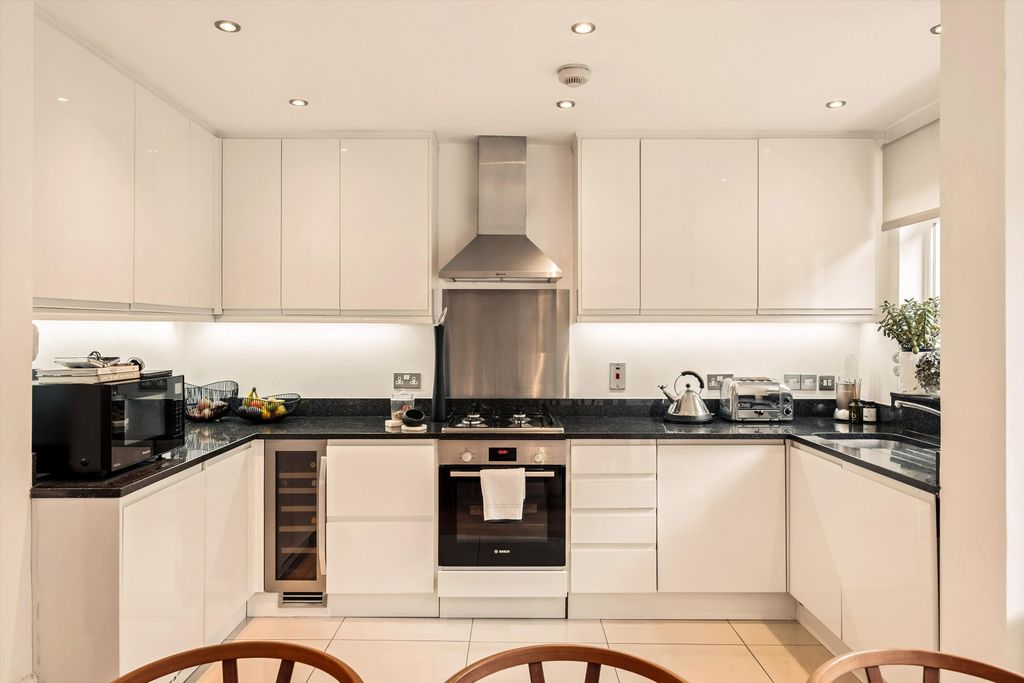 Property photo 2 of 18 Image