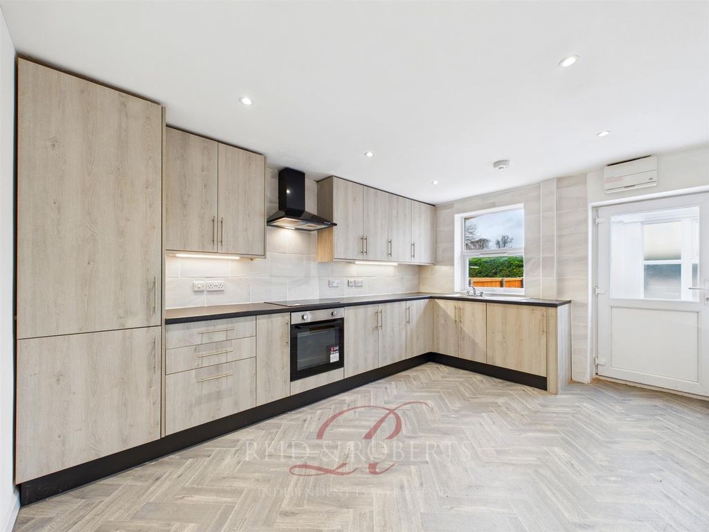 Property photo 2 of 20 Cam05148G0-Pr0121-Still021.Jpg